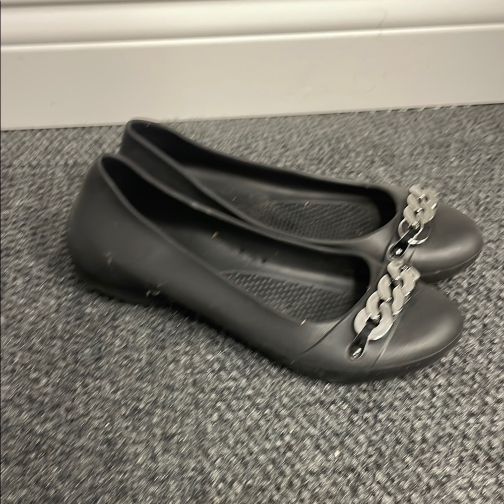 CROCS Gianna Black Chain Link Flats Slip On Comfy Size 8 Gorpcore Casual Career